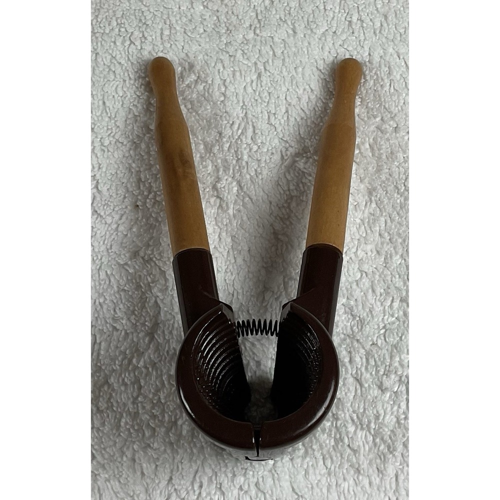 Vintage Metal Nut Cracker Heavy Duty Wooden Handle Walnut Pecan Nutcracker Brown - Picture 9 of 10